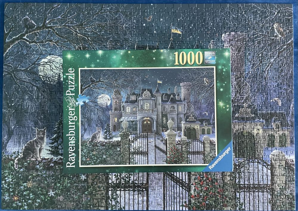 Christmas Villa - Ravensburger puzzle collectible - Main Image 4
