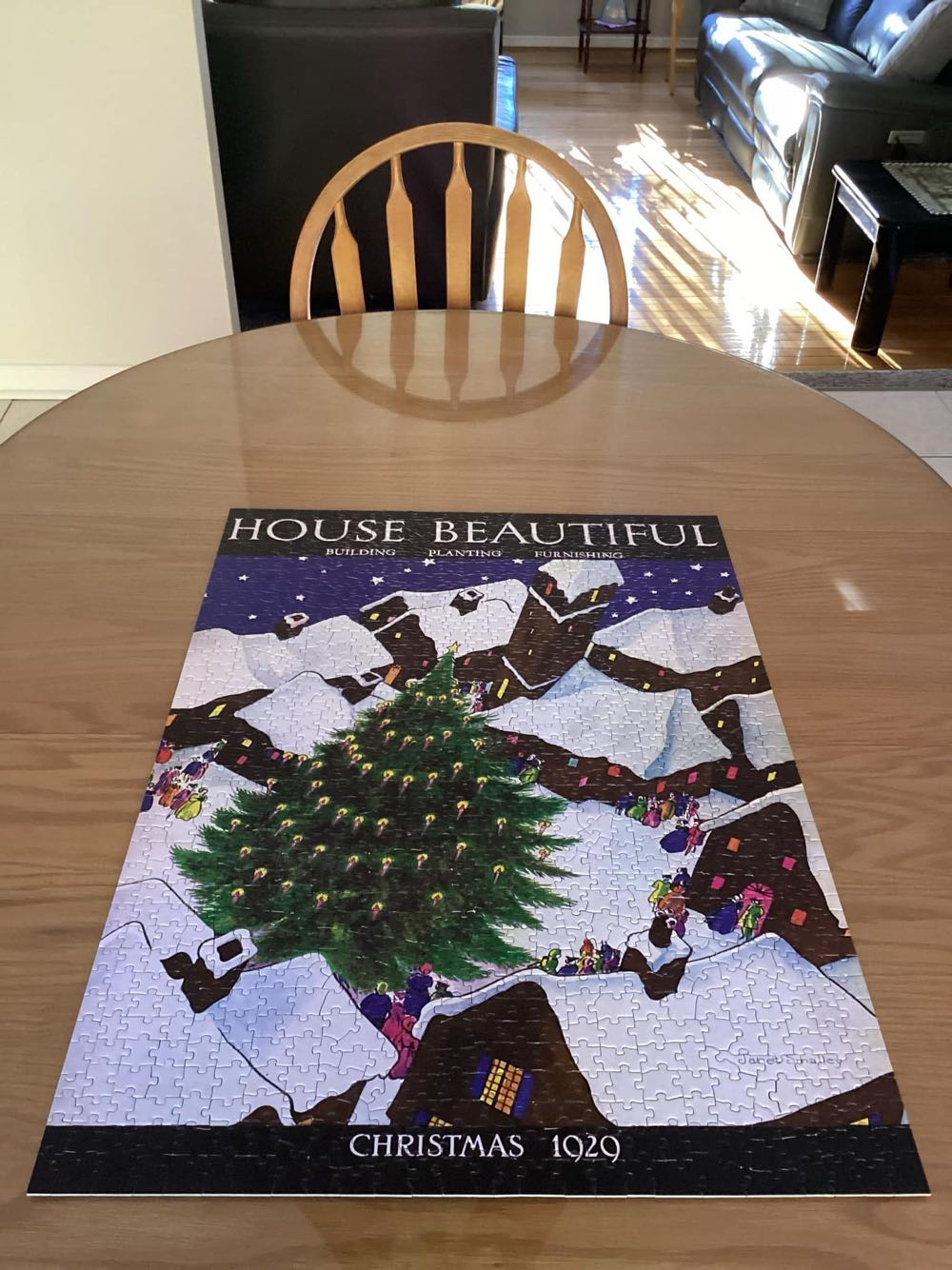 Christmas Village - New York Puzzle Company puzzle collectible [Barcode 851996002437] - Main Image 4