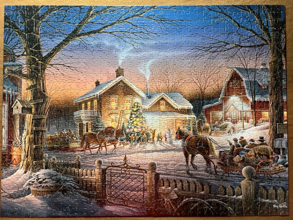 Trimming the Tree - Buffalo puzzle collectible [Barcode 079346115877] - Main Image 4