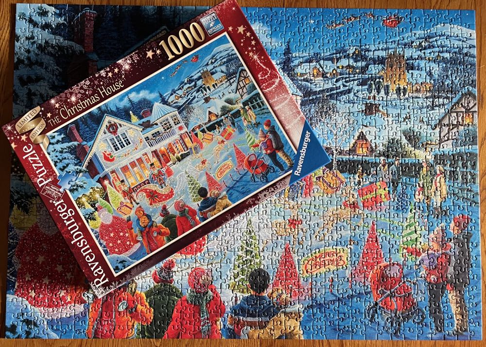 Christmas House Special Edition - Ravensburger puzzle collectible [Barcode 4005556168491] - Main Image 3