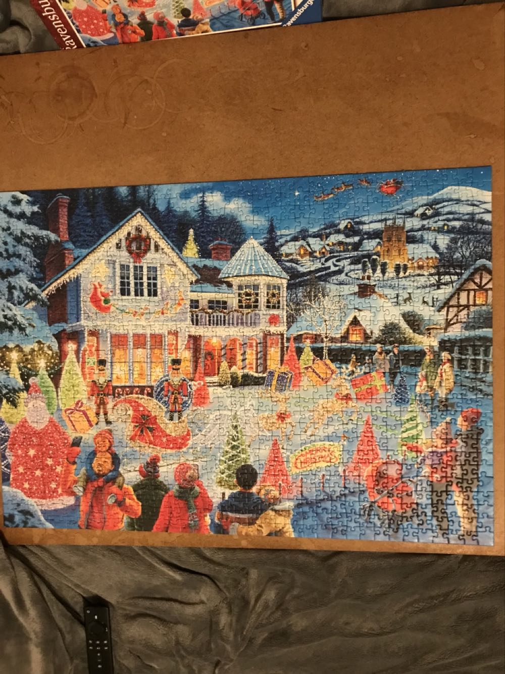 Christmas House Special Edition - Ravensburger puzzle collectible [Barcode 4005556168491] - Main Image 4