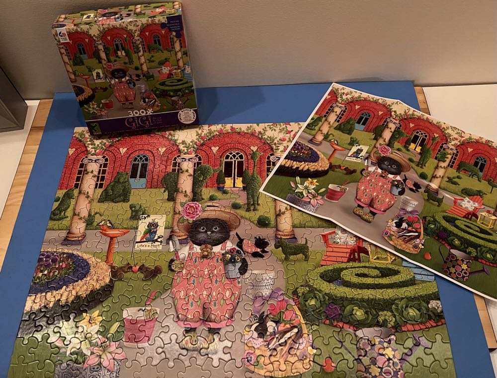 Gigi The Gardener - Ceaco puzzle collectible [Barcode 021081221122] - Main Image 4