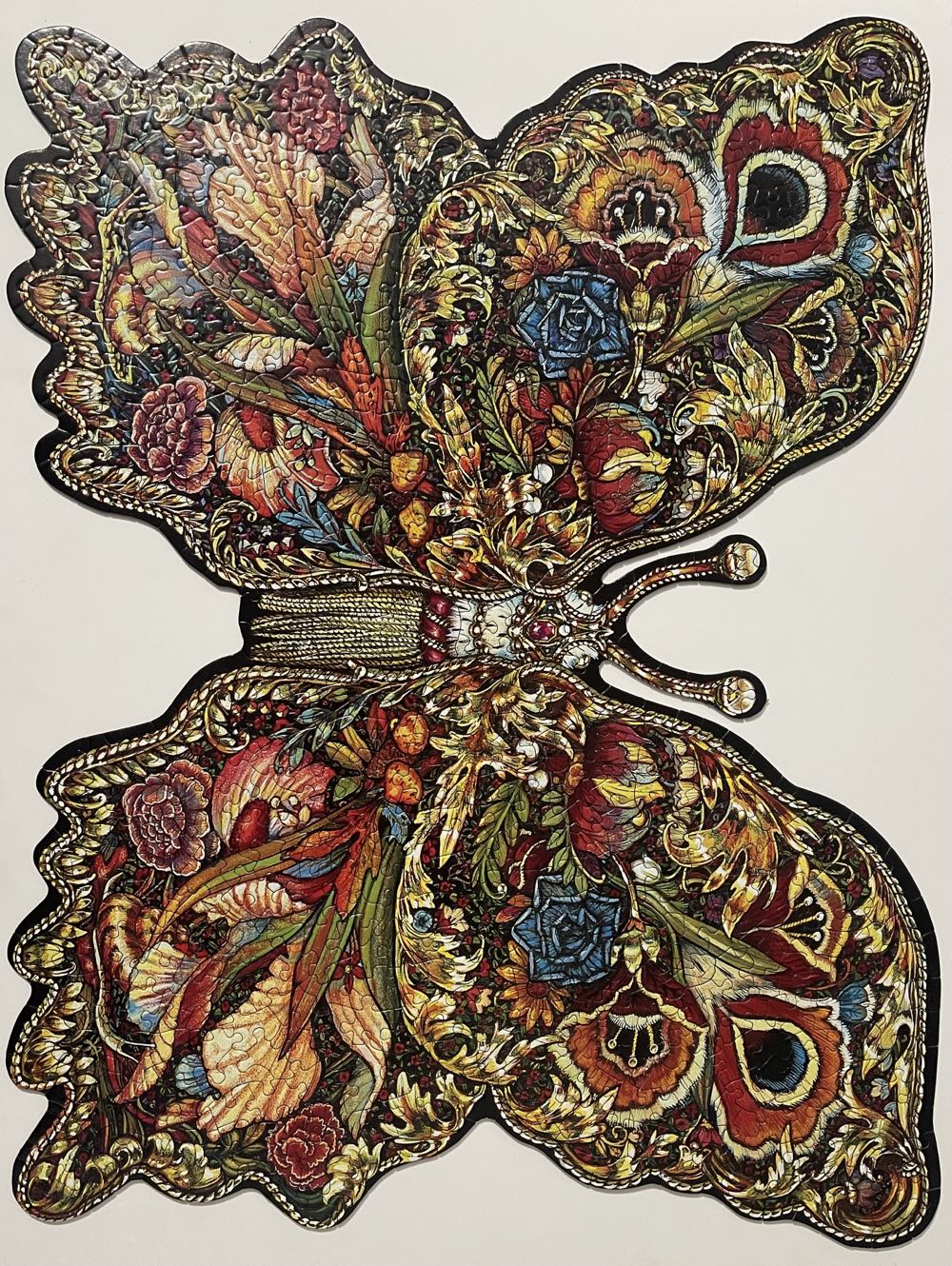 Royal Wings - 794, 3/8/25 -SOLD - Bits & Pieces puzzle collectible [Barcode 704812601904] - Main Image 3