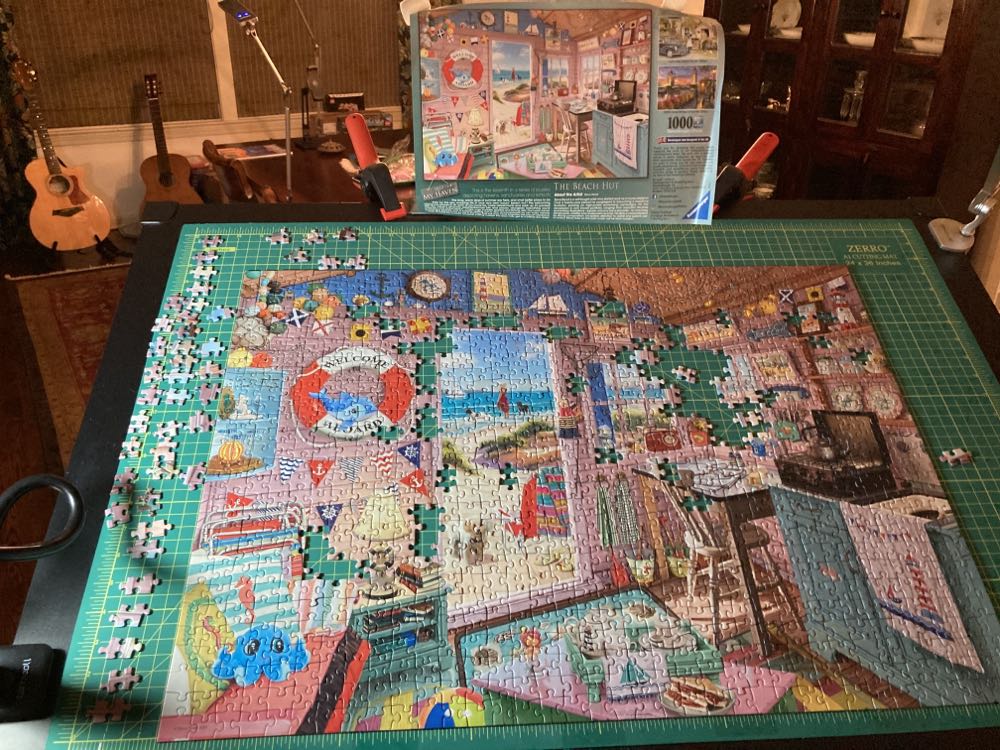 The Beach Hut - Ravensburger puzzle collectible [Barcode 4005556150007] - Main Image 3