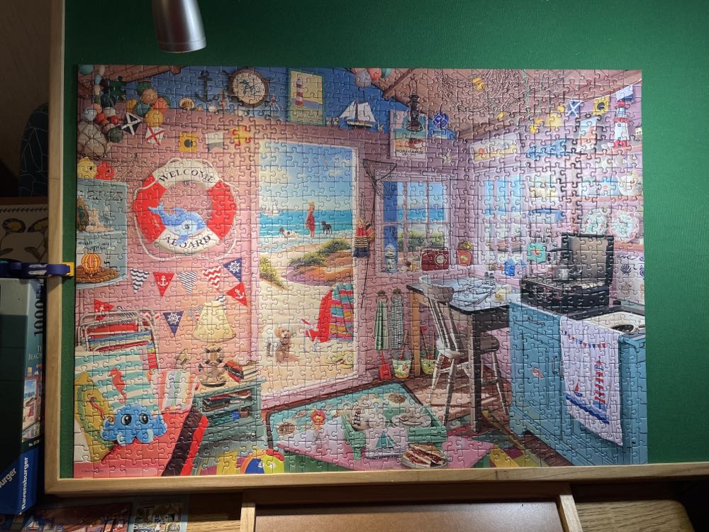 The Beach Hut - Ravensburger puzzle collectible [Barcode 4005556150007] - Main Image 4