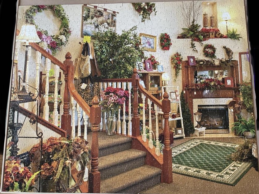 Flower Shop - White Mountain puzzle collectible [Barcode 724819254330] - Main Image 3