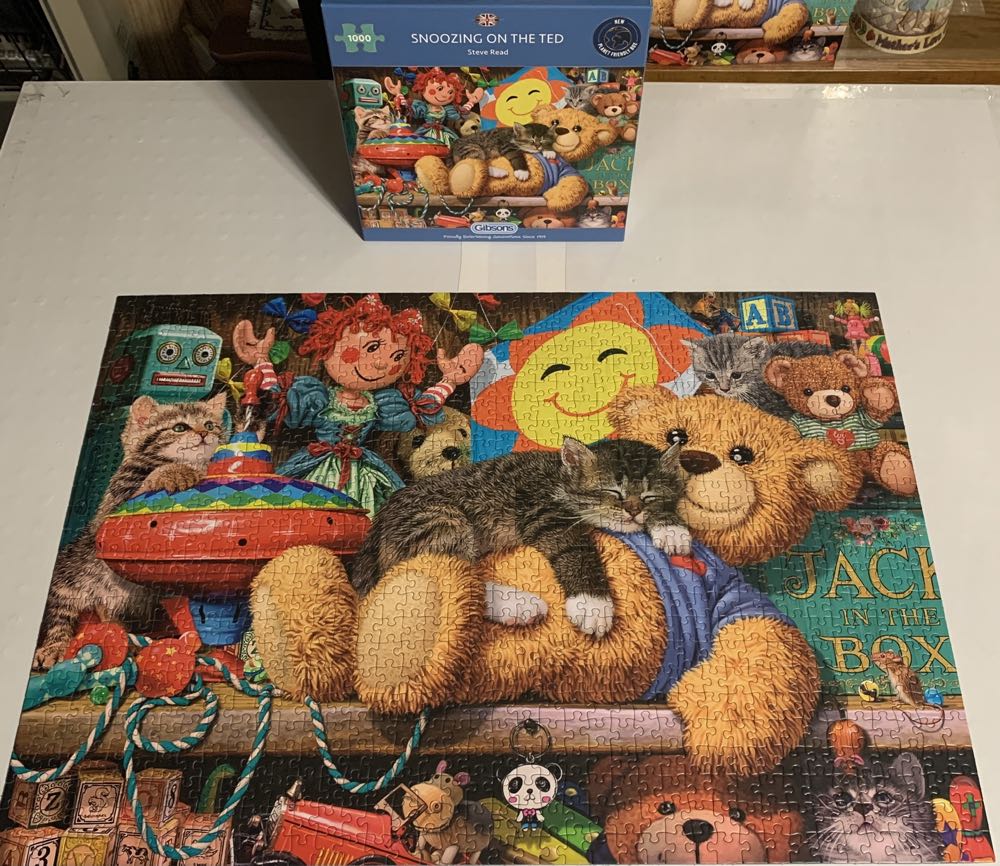 Snoozing On The Ted SOLD  - Gibsons 🇬🇧 puzzle collectible [Barcode 5012269062816] - Main Image 2