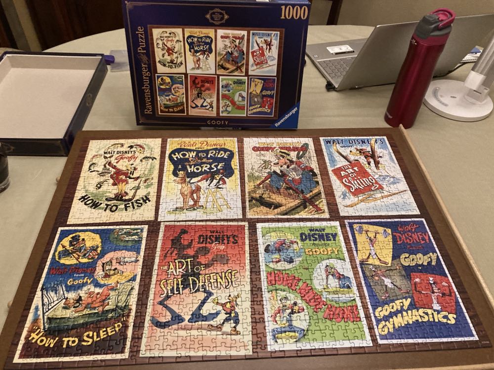 Disney - Goofy Posters Collage - Ravensburger puzzle collectible [Barcode 4005556168552] - Main Image 3