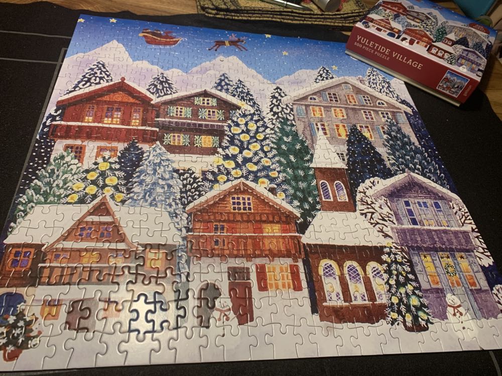 Yuletide Village - Galison puzzle collectible [Barcode 9780735366732] - Main Image 3