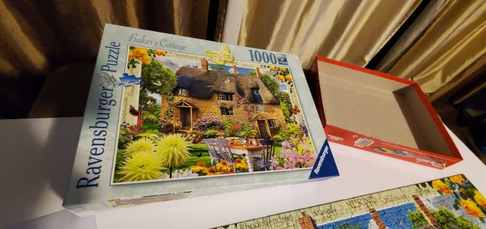 Country Cottage No. 14: Baker’s Cottage - Ravensburger puzzle collectible [Barcode 4005556168736] - Main Image 2