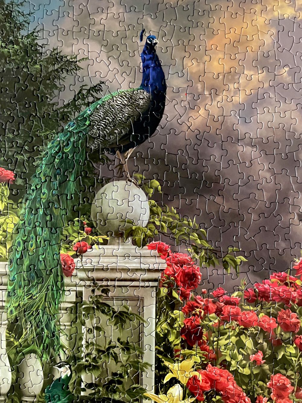 Concubine - SunsOut puzzle collectible [Barcode 796780676923] - Main Image 4