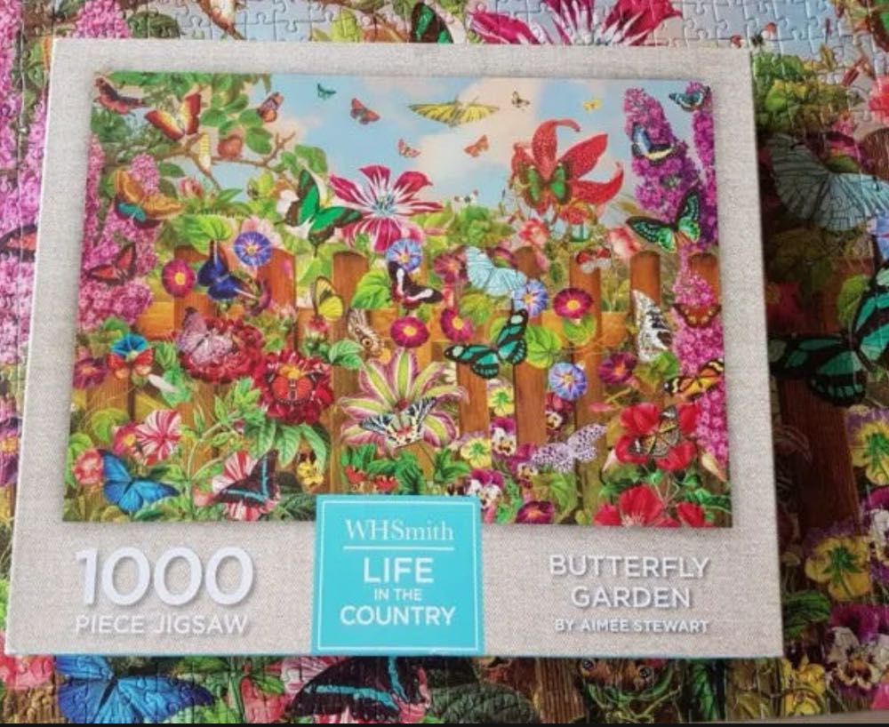 Butterfly Garden - WHSMITH puzzle collectible [Barcode 5013872029265] - Main Image 4