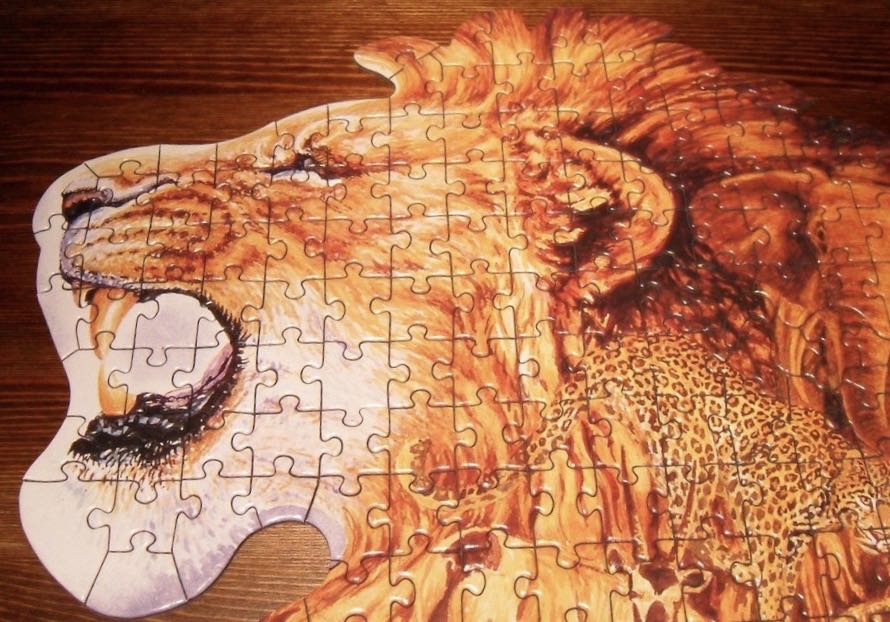 Silhouette Lion - Ravensburger puzzle collectible [Barcode 4047601901875] - Main Image 4