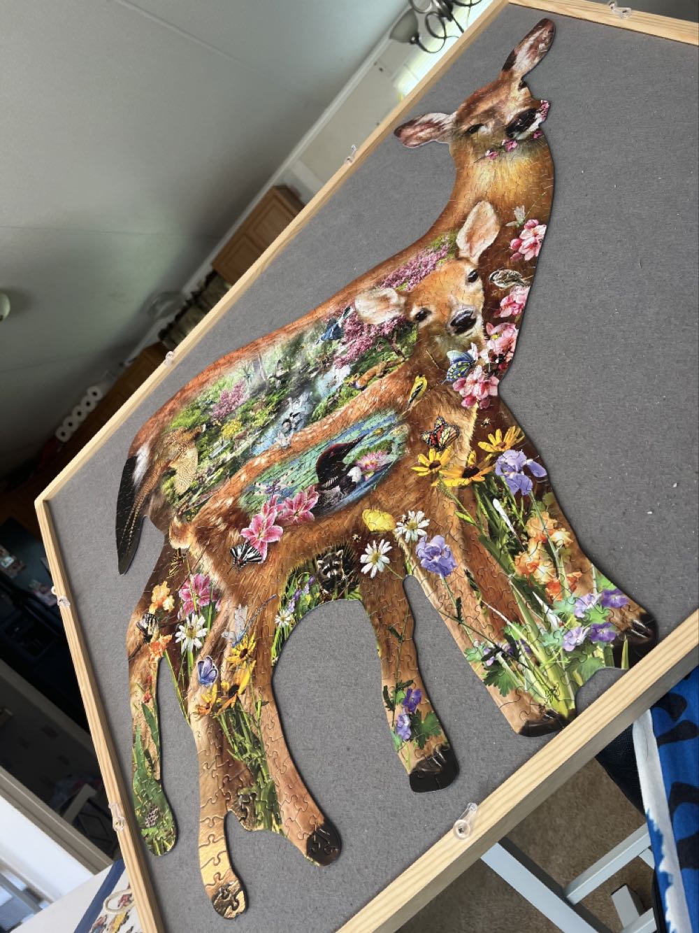 Forest Friends - SunsOut puzzle collectible [Barcode 796780955462] - Main Image 2