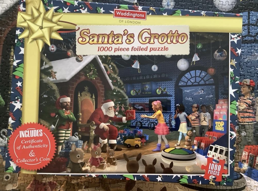 Santas Grotto - Waddingtons puzzle collectible [Barcode 5036905033244] - Main Image 4