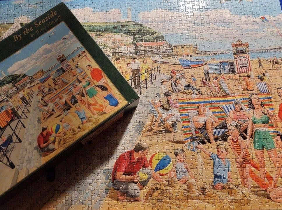 By The Seaside - Falcon de luxe puzzle collectible [Barcode 8710126100042] - Main Image 4