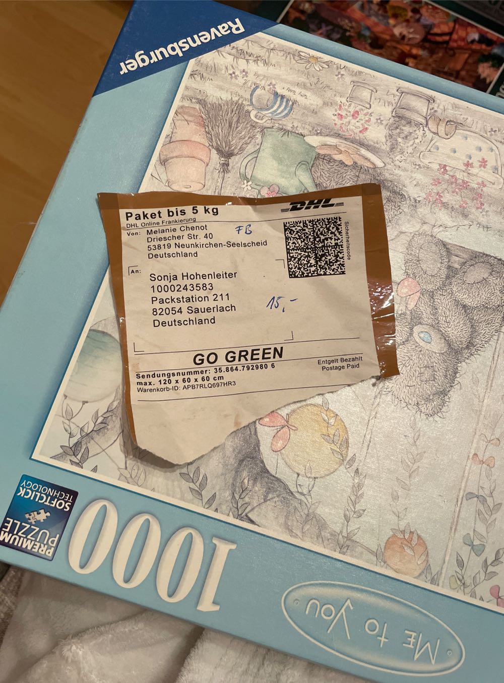 Me To You - Tatty Teddy In The Garden - Ravensburger puzzle collectible [Barcode 4005556191796] - Main Image 2