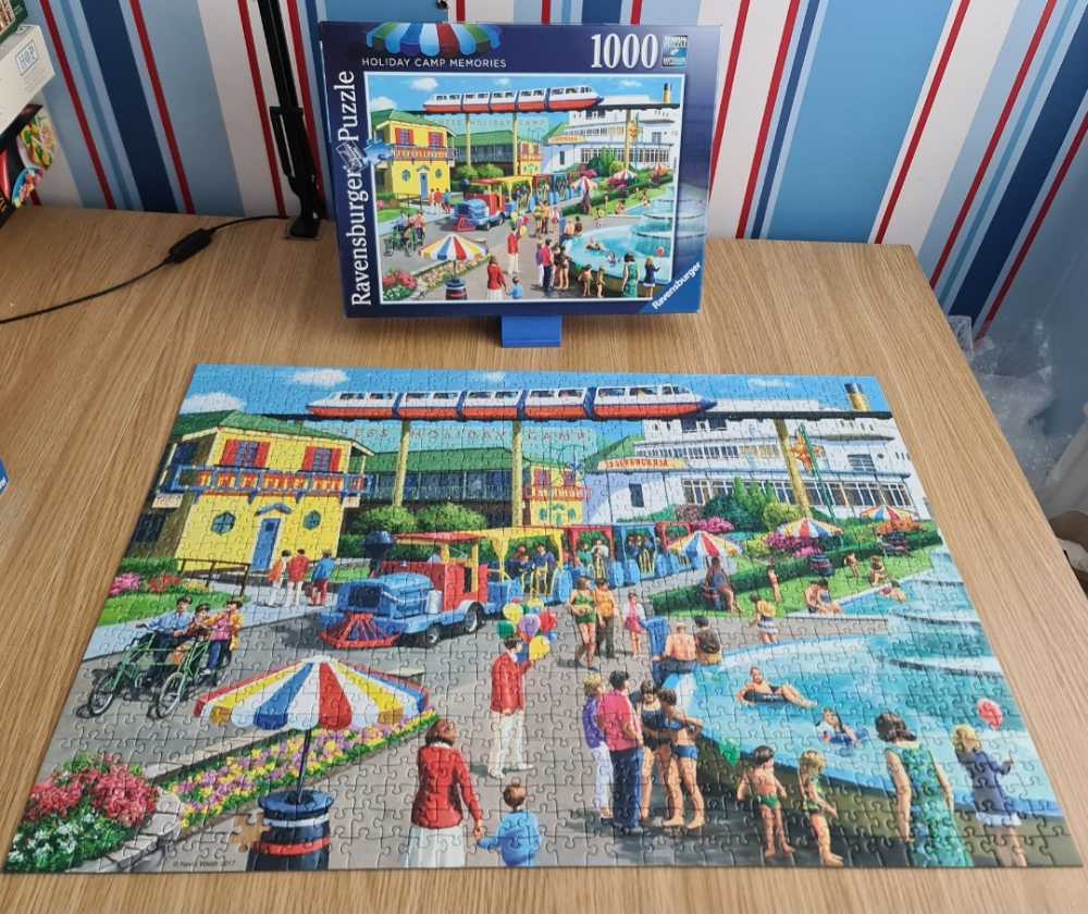 Holiday Camp Memories - Ravensburger puzzle collectible [Barcode 4005556197194] - Main Image 2