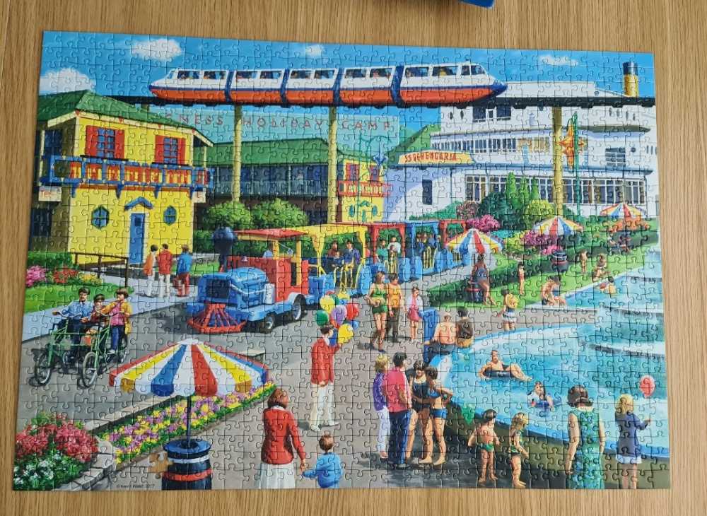 Holiday Camp Memories - Ravensburger puzzle collectible [Barcode 4005556197194] - Main Image 3