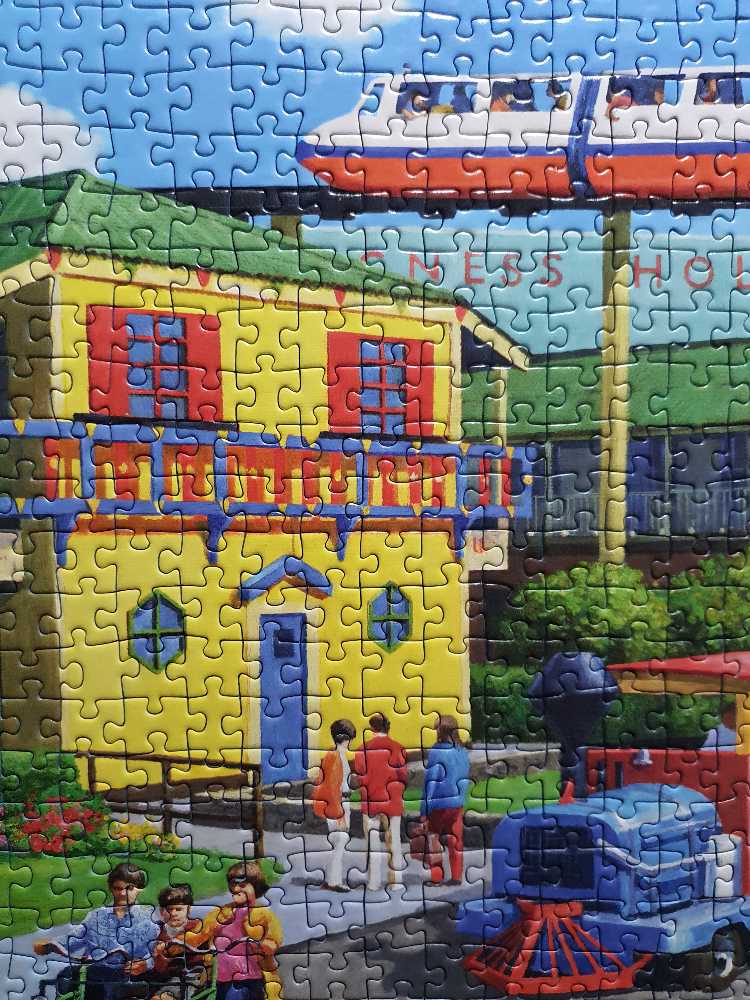 Holiday Camp Memories - Ravensburger puzzle collectible [Barcode 4005556197194] - Main Image 4