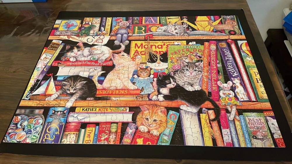 Storytime Kittens 350 Piece Family Jigsaw Puzzle - Cobble Hill puzzle collectible [Barcode 625012546461] - Main Image 2
