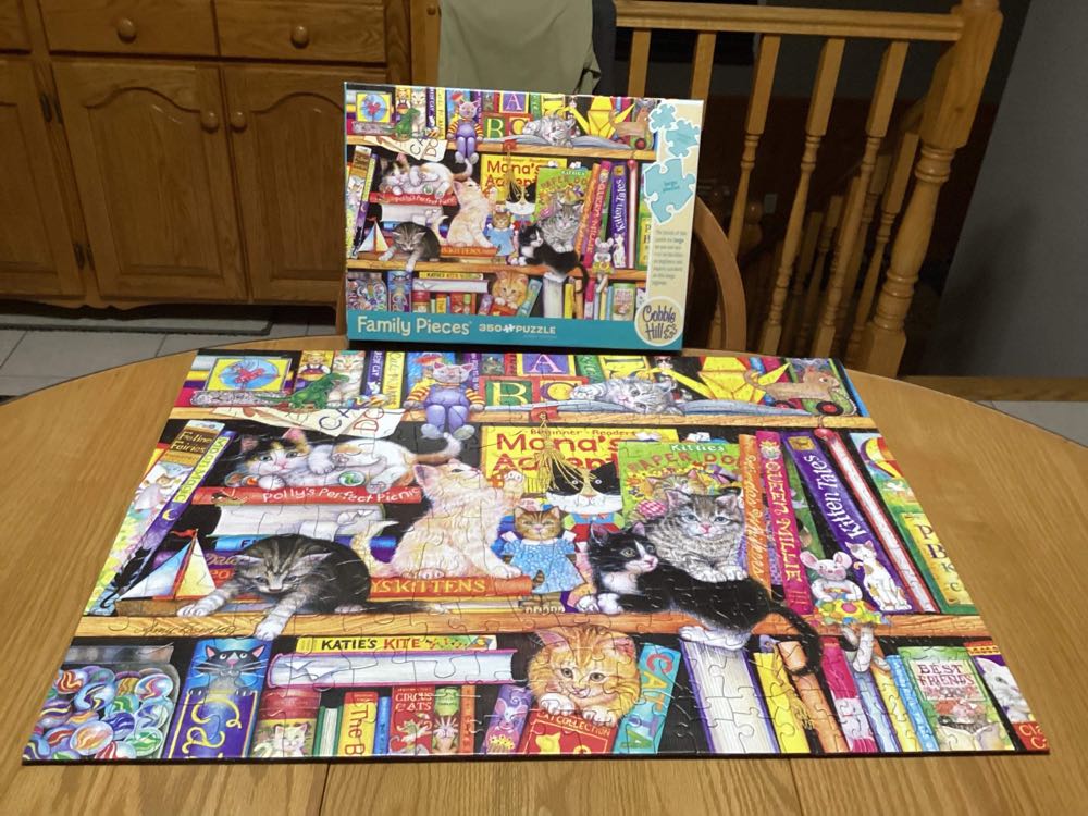 Storytime Kittens 350 Piece Family Jigsaw Puzzle - Cobble Hill puzzle collectible [Barcode 625012546461] - Main Image 4