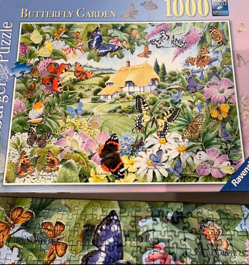 Butterfly Garden - JJ  🦋 - Ravenburger puzzle collectible [Barcode 4005556192762] - Main Image 4