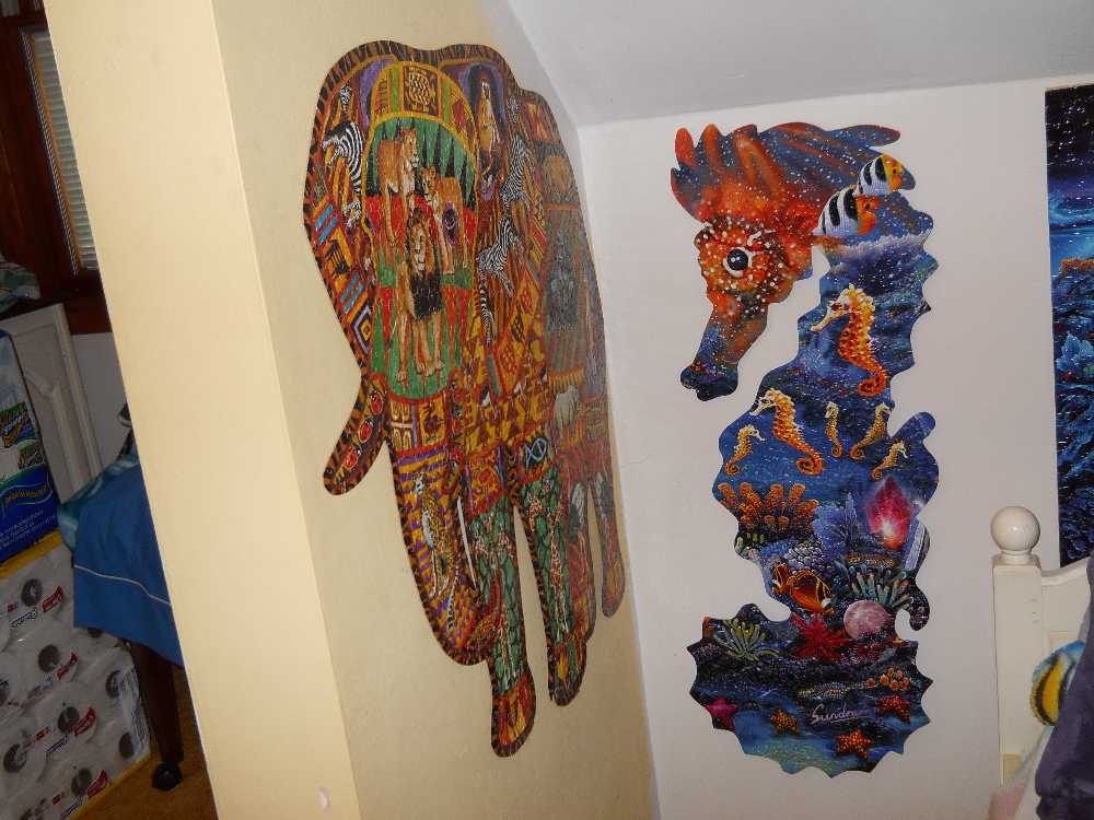 Horse Of Jewels - SunsOut 🇺🇸 puzzle collectible [Barcode 796780952188] - Main Image 3