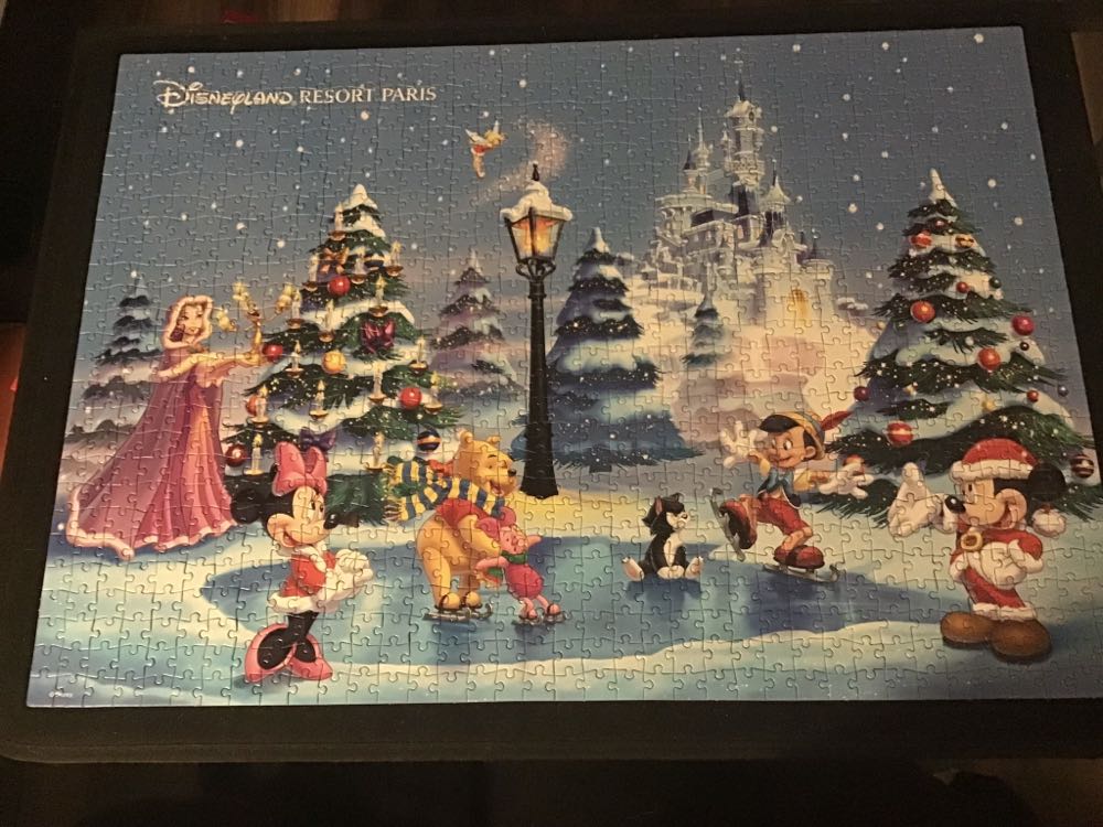 Noël Disneyland Resort Paris 🟦 - Clementoni puzzle collectible [Barcode 2075650080502] - Main Image 2