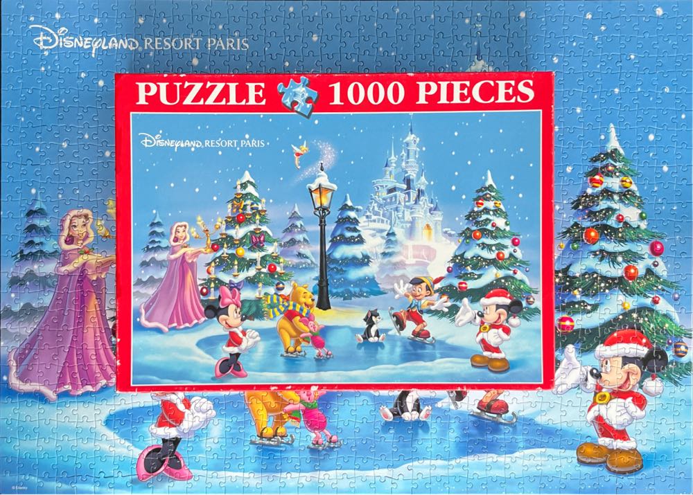 Noël Disneyland Resort Paris 🟦 - Clementoni puzzle collectible [Barcode 2075650080502] - Main Image 4