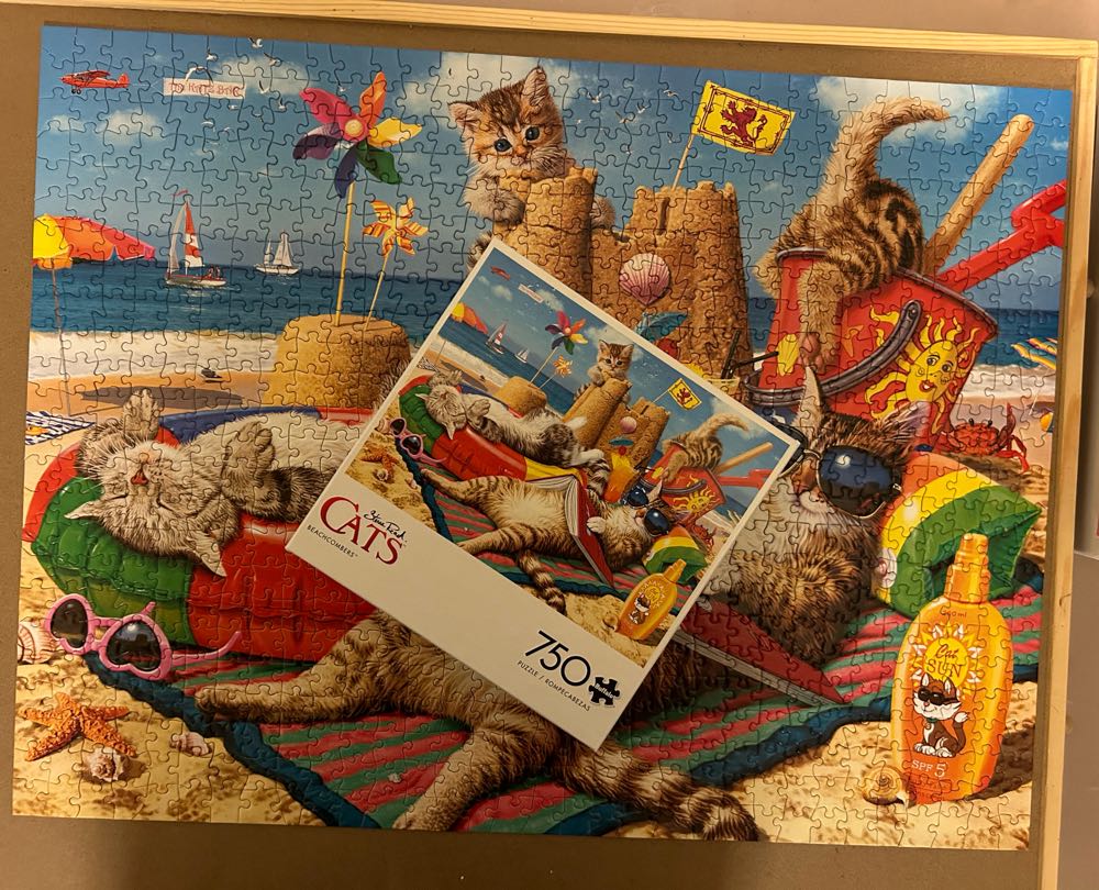 Cats - Beachcombers - Buffalo puzzle collectible [Barcode 079346170890] - Main Image 4