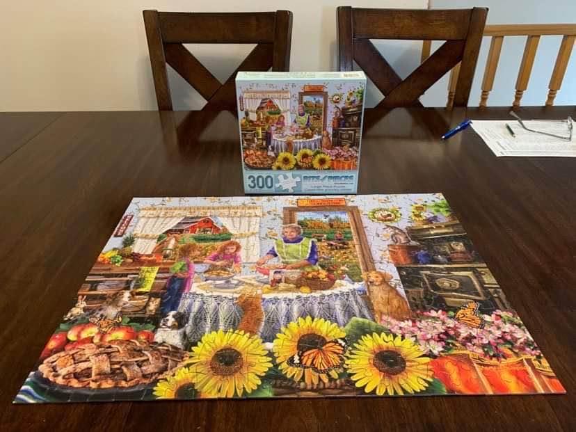 Granny Apple Pies - Bits & Pieces puzzle collectible [Barcode 192949053190] - Main Image 3