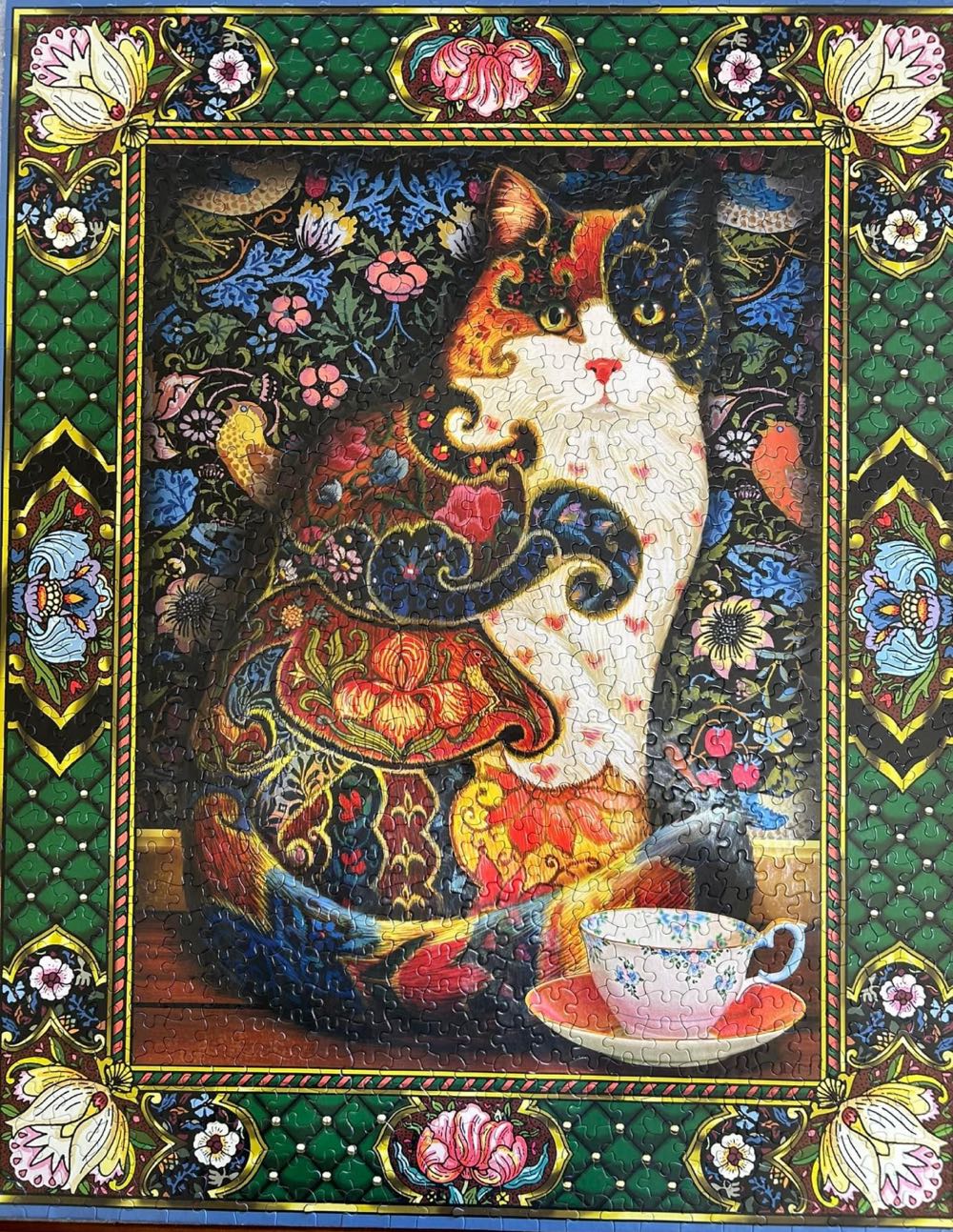 Painted Cat-SOLD - White Mountain puzzle collectible [Barcode 724819254040] - Main Image 3