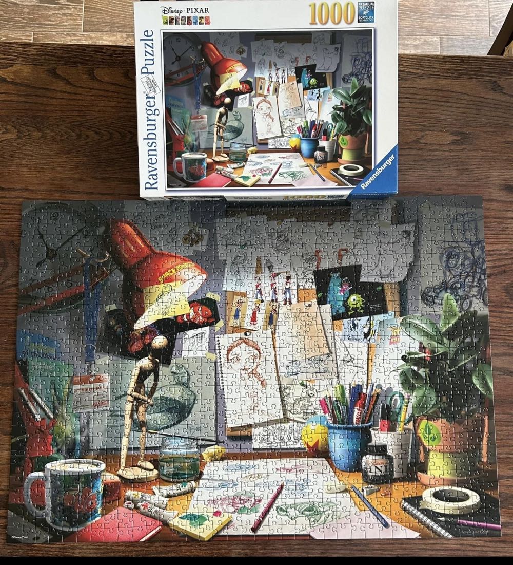 Disney Pixar - Artists Desk - Ravensburger puzzle collectible [Barcode 4005556823864] - Main Image 3