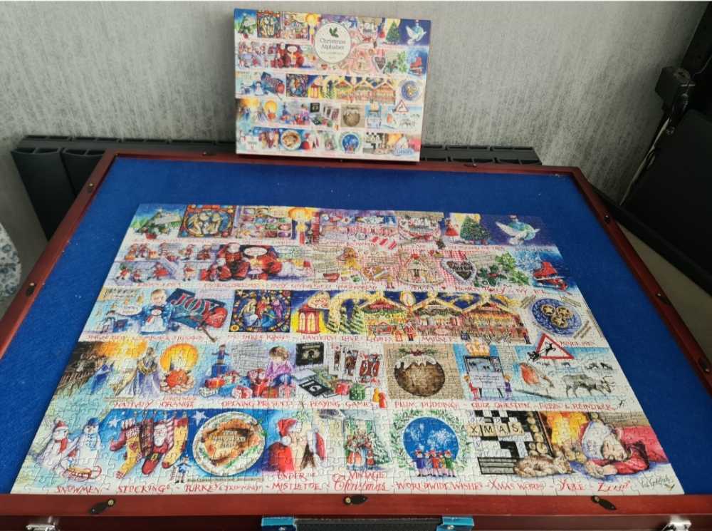 Christmas Alphabet - Gibsons puzzle collectible [Barcode 5012269071047] - Main Image 3