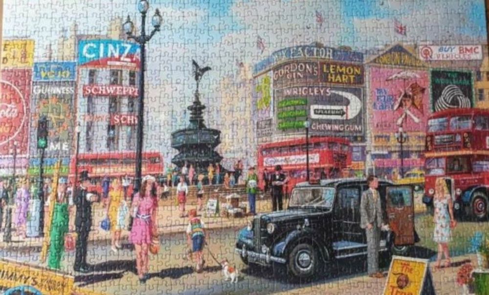 Piccadilly - Gibsons puzzle collectible [Barcode 5012269062564] - Main Image 3