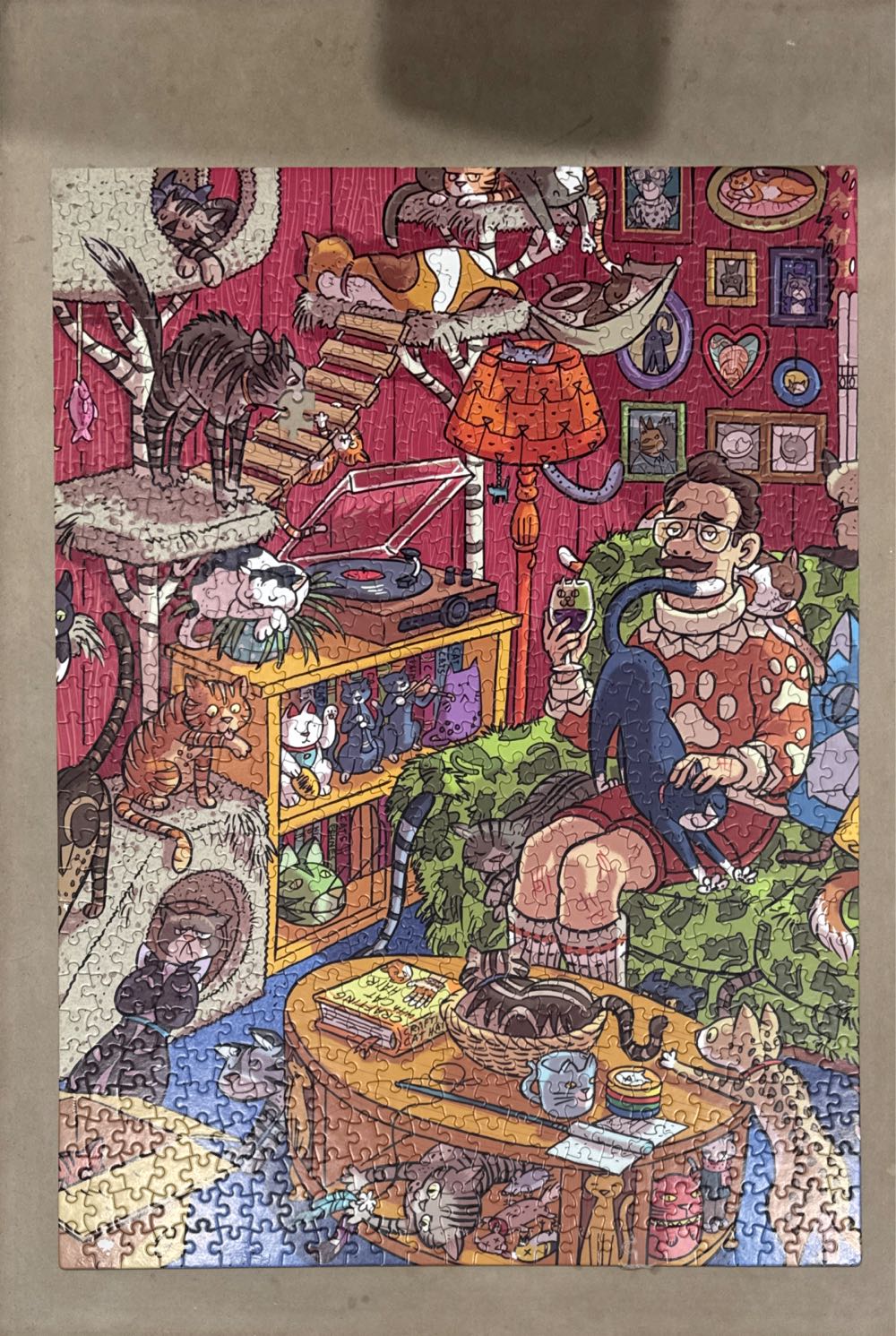 Crazy Cat Guy - Ceaco puzzle collectible [Barcode 021081291880] - Main Image 2