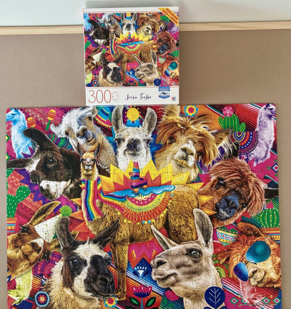 Drama Lama - Milton Bradley (MB) 🇺🇸 puzzle collectible [Barcode 778988300299] - Main Image 4