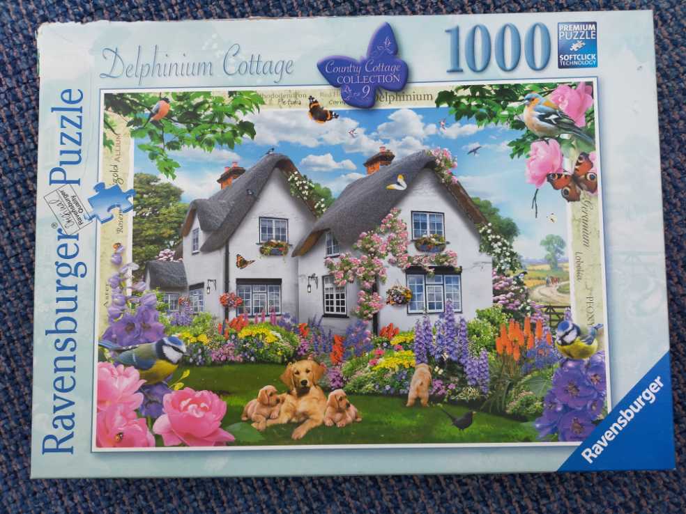 Country Cottage No. 9: Delphinium Cottage - Ravensburger puzzle collectible [Barcode 4005556194964] - Main Image 3