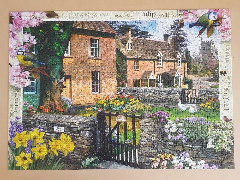 Country Cottage No. 2 - Tulip Cottage - Ravensburger puzzle collectible [Barcode 4005556158478] - Main Image 2