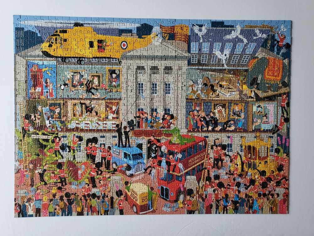 Buckingham Palace - Lifting The Lid - Gibsons puzzle collectible [Barcode 5012269070972] - Main Image 2