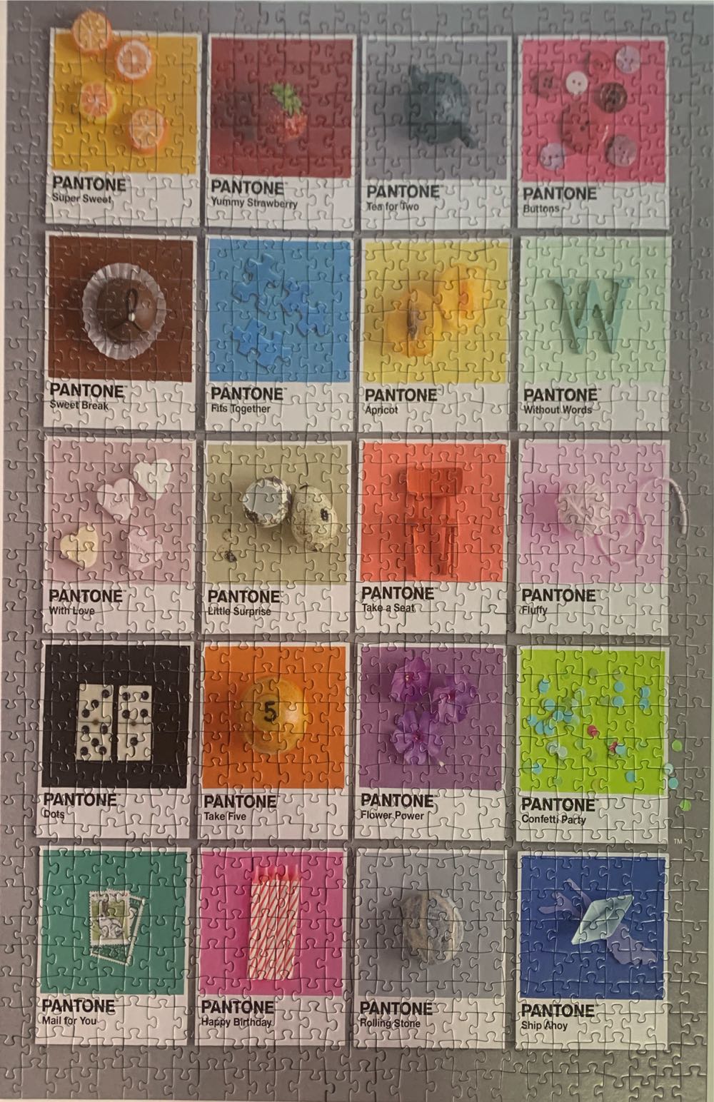 Pantone - Ravensburger puzzle collectible [Barcode 4005556197071] - Main Image 4