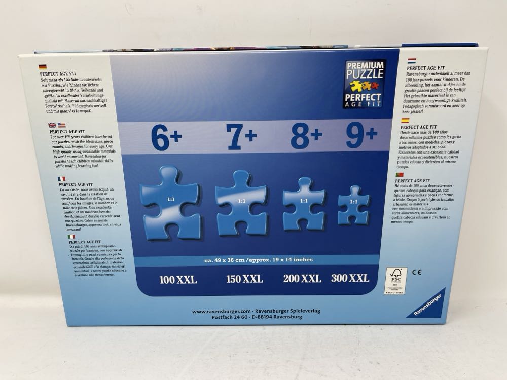 Frozen Cool Collage - Ravensburger puzzle collectible [Barcode 4005556131808] - Main Image 2