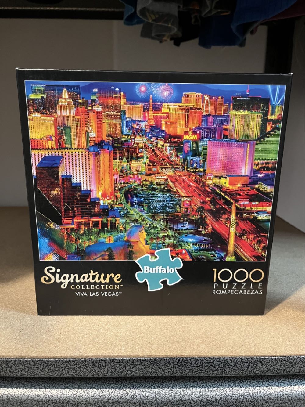 Viva Las Vegas - Buffalo Games puzzle collectible [Barcode 079346014408] - Main Image 2