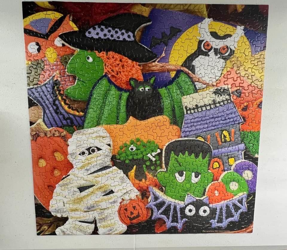 Terrorific Treats - Springbok puzzle collectible [Barcode 091683025237] - Main Image 2