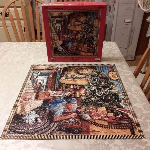 Fathers Christmas Train - SunsOut puzzle collectible [Barcode 796780610248] - Main Image 4