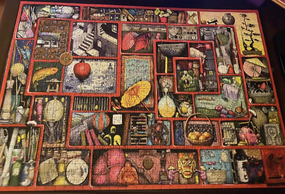 The Red Box - Ravensburger puzzle collectible [Barcode 4005556193981] - Main Image 2