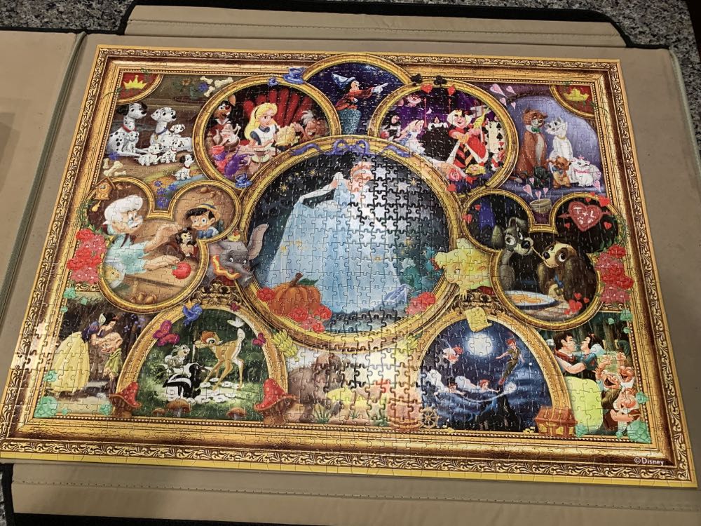 Disney Classic Collage - Ceaco puzzle collectible [Barcode 192217400107] - Main Image 2