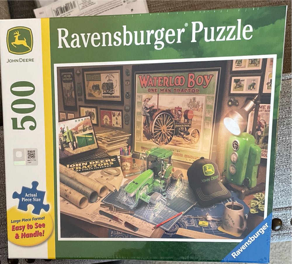 John Deere Work Desk - Ravensburger puzzle collectible [Barcode 4005556168385] - Main Image 2
