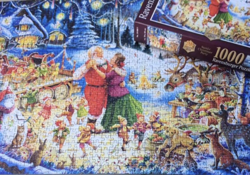 Ultimate Christmas Party / Het Feest Der Feesten - Ravensburger puzzle collectible [Barcode 4005556197651] - Main Image 4